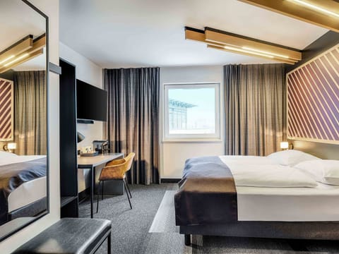Premium Room | Desk, soundproofing, WiFi (free), bed sheets