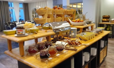 Daily buffet breakfast for a fee