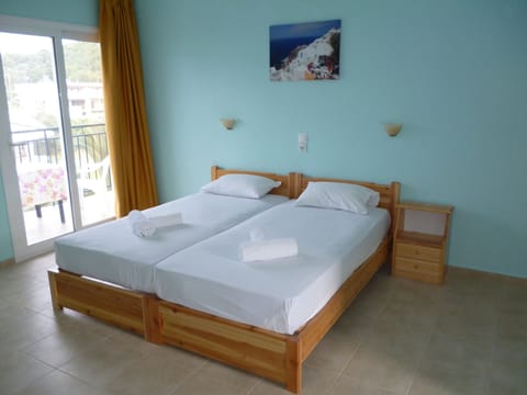 Premium Double or Twin Room | In-room safe, desk, laptop workspace, soundproofing