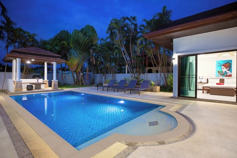 Outdoor pool, sun loungers