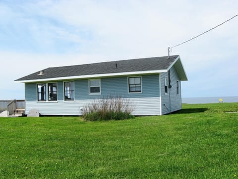 quaint cottage steps from the ocean and short walk to secluded beach