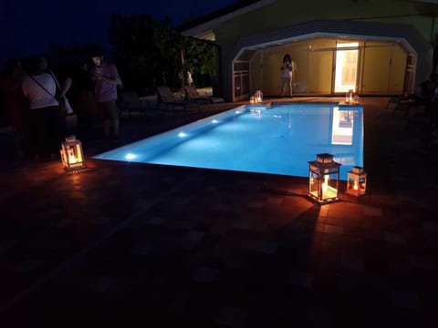 Seasonal outdoor pool, pool umbrellas, sun loungers