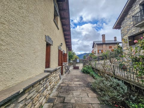 Basic Apartment | Terrace/patio