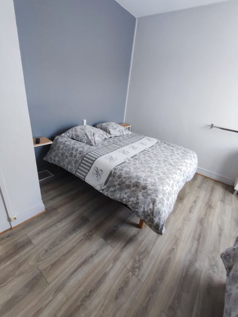 Triple Room | Free WiFi, bed sheets