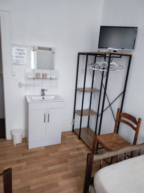 Twin Room | Free WiFi, bed sheets