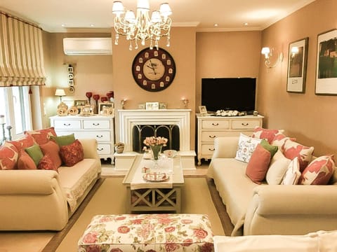 Family Villa, Mountain View | Living area | Flat-screen TV