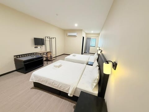 Family Room, Non Smoking | Blackout drapes, WiFi (free), bed sheets