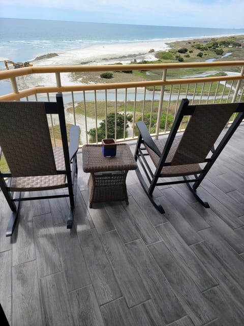 Large Balcony With Superb Ocean View From 2nd Bedroom. Rock Your Stress Away