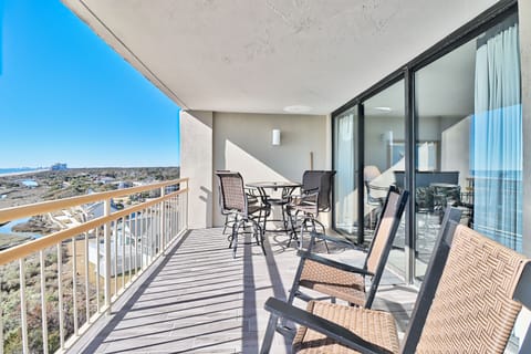 Large Balcony With Superb Ocean View 