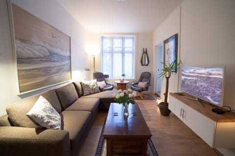 Apartment, Non Smoking | 2 bedrooms, individually decorated, individually furnished