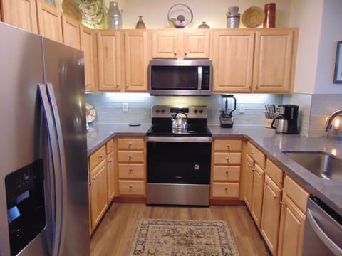 The kitchen has both over and under counter lighting.