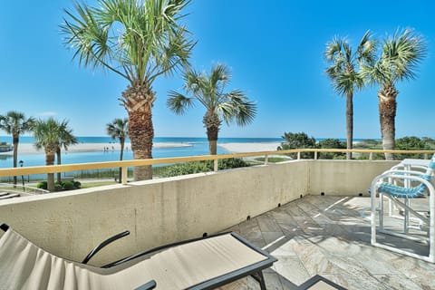 Lounge & Relax with the Breeze & Sounds of the Calming Ocean