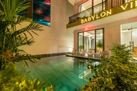 Outdoor pool, sun loungers