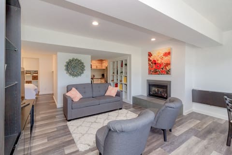 Overall photo of space from front door