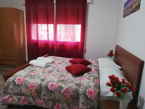 Standard Double Room, Shared Bathroom | Desk, free WiFi, bed sheets
