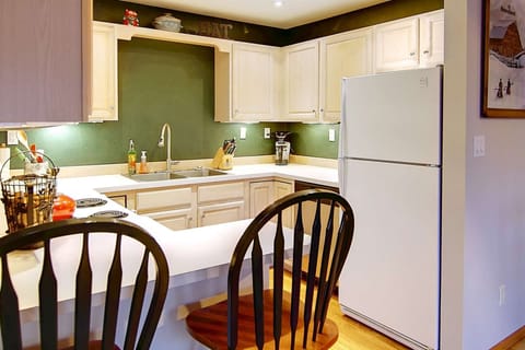 Start your day with a cup of coffee and morning paper at the bar.