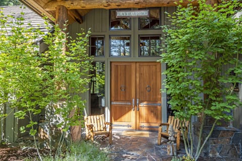 Welcome to Black Bear Lodge -— your
vacation getaway.