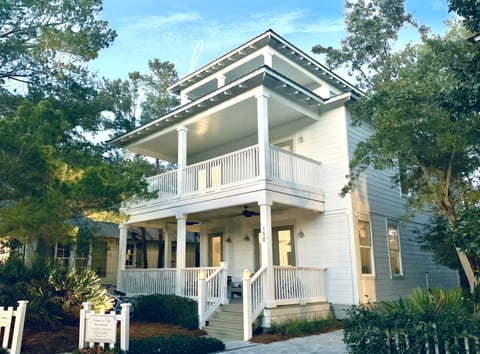 Beautiful 4 bedroom PLUS bunk-room home, hardwood floors throughout!