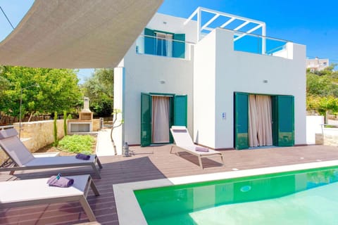 Villa (3 Bedrooms) | Front of property