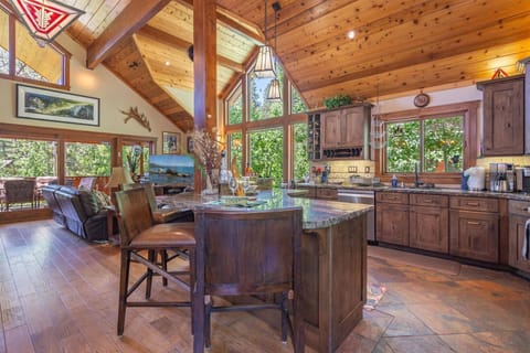 Center isle for entertaining