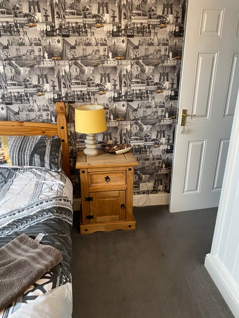 Double Room, Shared Bathroom (2) | Individually decorated, individually furnished, iron/ironing board