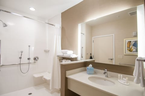 Free toiletries, towels