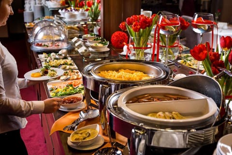 Daily buffet breakfast for a fee