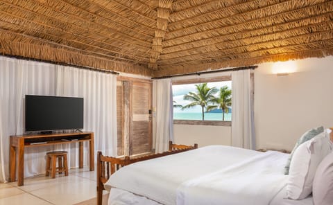 Luxury Room | Minibar, in-room safe, desk, iron/ironing board