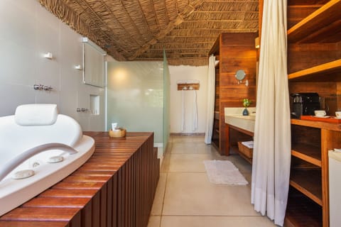 Luxury Room | Bathroom | Hair dryer, towels