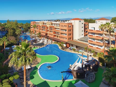 Indoor pool, 2 outdoor pools, sun loungers