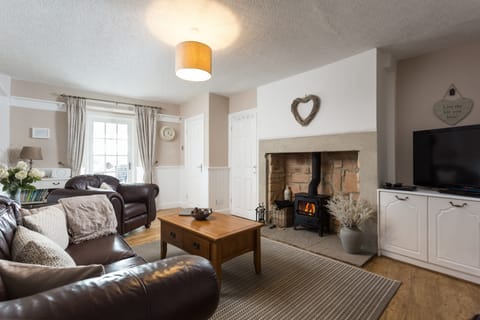 Spacious lounge