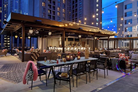 2 bars/lounges, rooftop bar