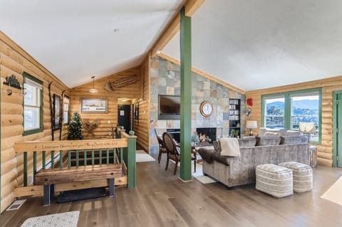 Living Room with Gas fireplace Samsung HDTV good for streaming and cable