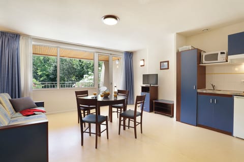 Individually decorated, individually furnished, desk