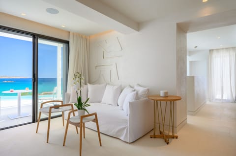 Grand Suite, Private Pool, Oceanfront | Living room | Smart TV