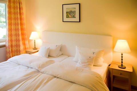 Individually decorated, cribs/infant beds, bed sheets