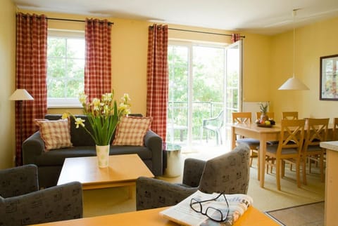 Individually decorated, cribs/infant beds, bed sheets