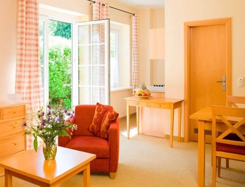 Apartment (MüritzPark) | Individually decorated, cribs/infant beds, bed sheets