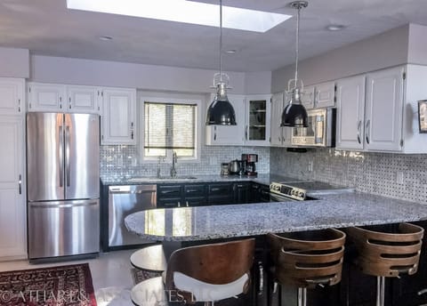 icemaker, dishwasher, microwave convection, 5 stage reverse osmosis water filter