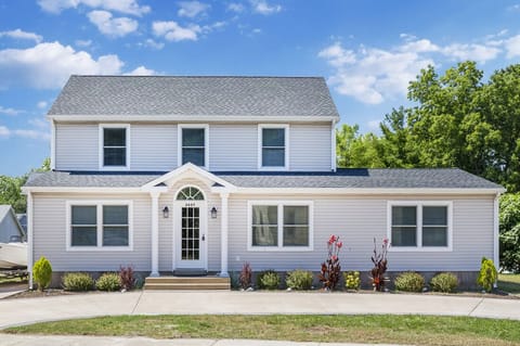 Albion - A grand 4 Bedroom/2 Bath Custom Dream Home on Chincoteague Island.