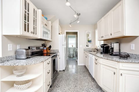 The Chef in your family will love this well-stocked Kitchen.