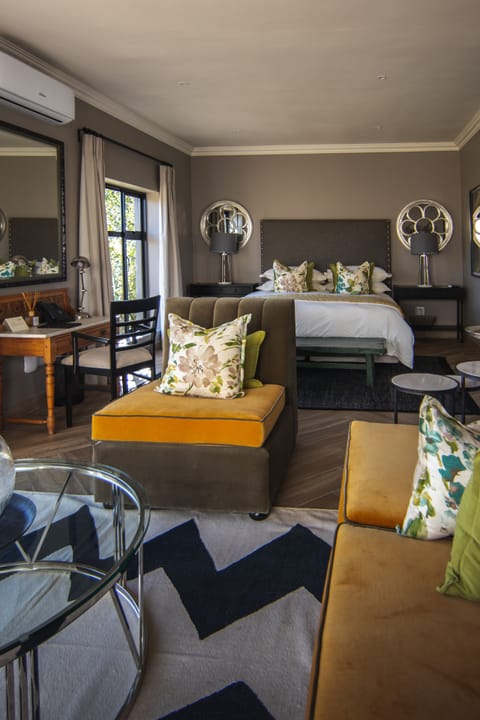 Superior Studio Suite, 1 King Bed, Non Smoking, Mountain View | 1 bedroom, Egyptian cotton sheets, premium bedding, down comforters