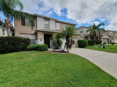 Our HUGE 5 bedroom 4 bathroom private pool villa villa with Star wars + Frozen 