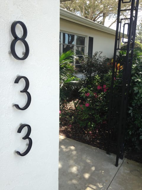 Welcome to 833.