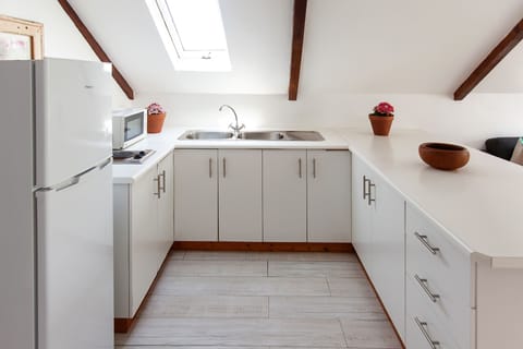 Classic Loft | Private kitchenette | Fridge, microwave, coffee/tea maker, electric kettle