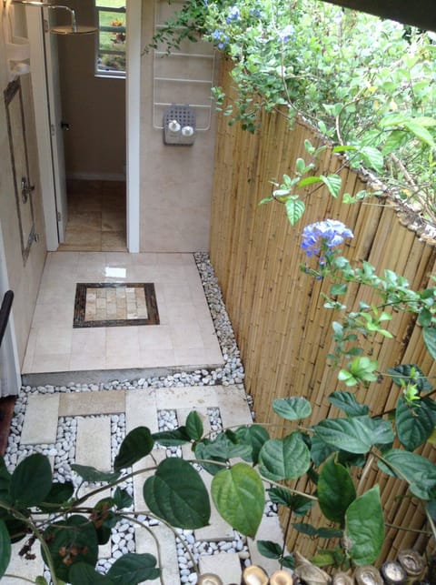 Hawaiian style outdoor shower.
totally private.