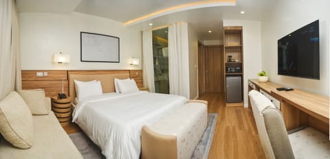 Premium Room, 1 King Bed, Non Smoking, City View | Premium bedding, free WiFi, bed sheets
