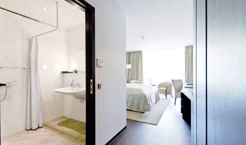 Comfort Double Room, Accessible | Bathroom | Shower, hair dryer, towels