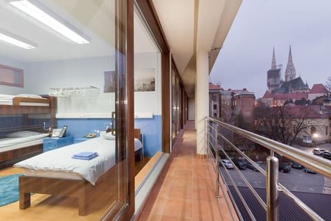 Shared Dormitory, Mixed Dorm, Shared Bathroom (For 5) | Soundproofing, free WiFi
