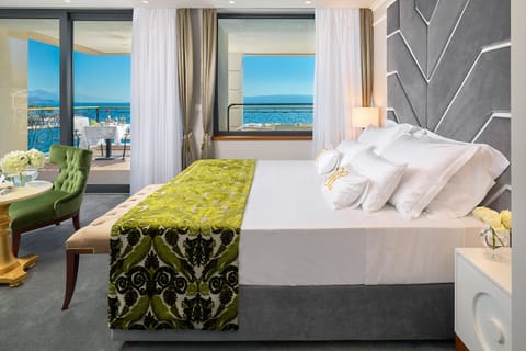 Luxury suite (Sea front, Balcony, Jacuzzi) | 1 bedroom, Egyptian cotton sheets, premium bedding, minibar